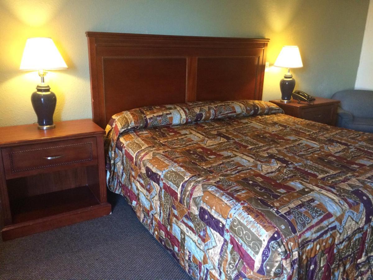 Rest Inn - Extended Stay, I-40 Airport, Wedding & Event Center Amarillo Eksteriør billede