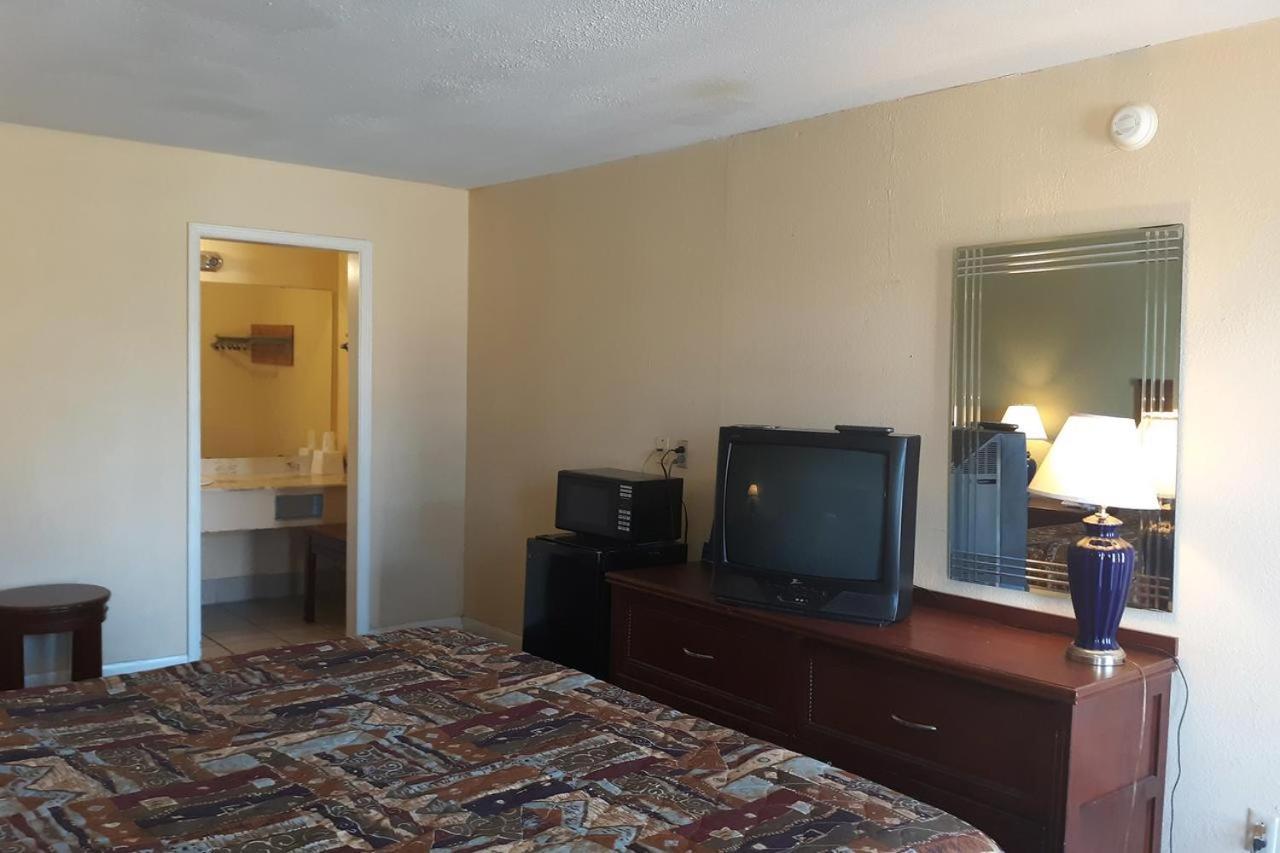 Rest Inn - Extended Stay, I-40 Airport, Wedding & Event Center Amarillo Eksteriør billede