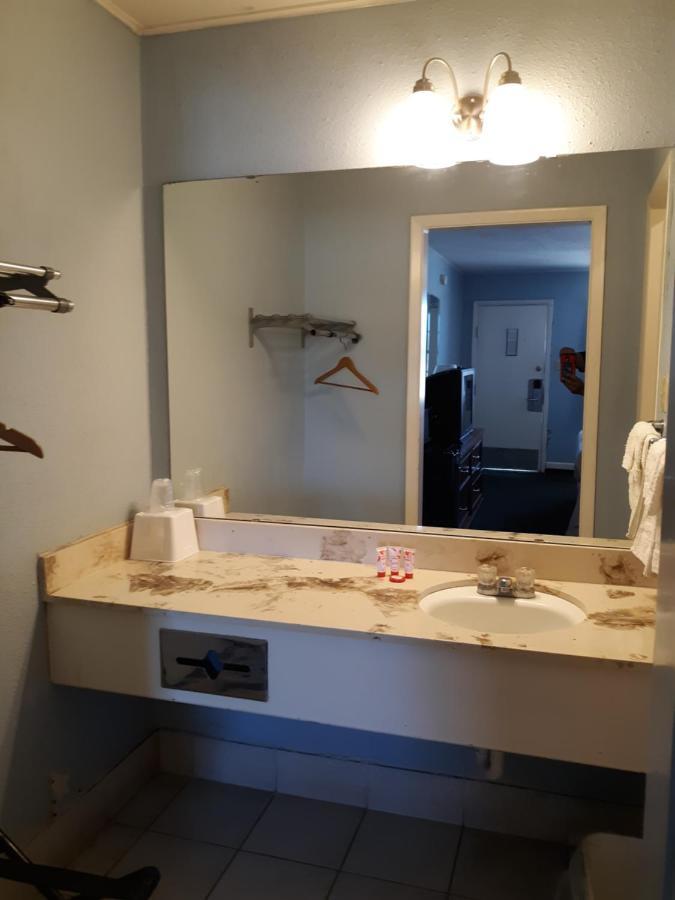 Rest Inn - Extended Stay, I-40 Airport, Wedding & Event Center Amarillo Eksteriør billede