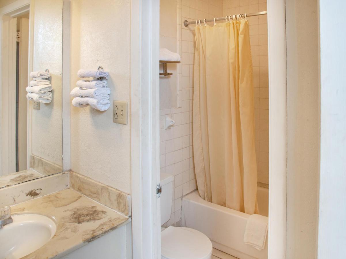 Rest Inn - Extended Stay, I-40 Airport, Wedding & Event Center Amarillo Eksteriør billede
