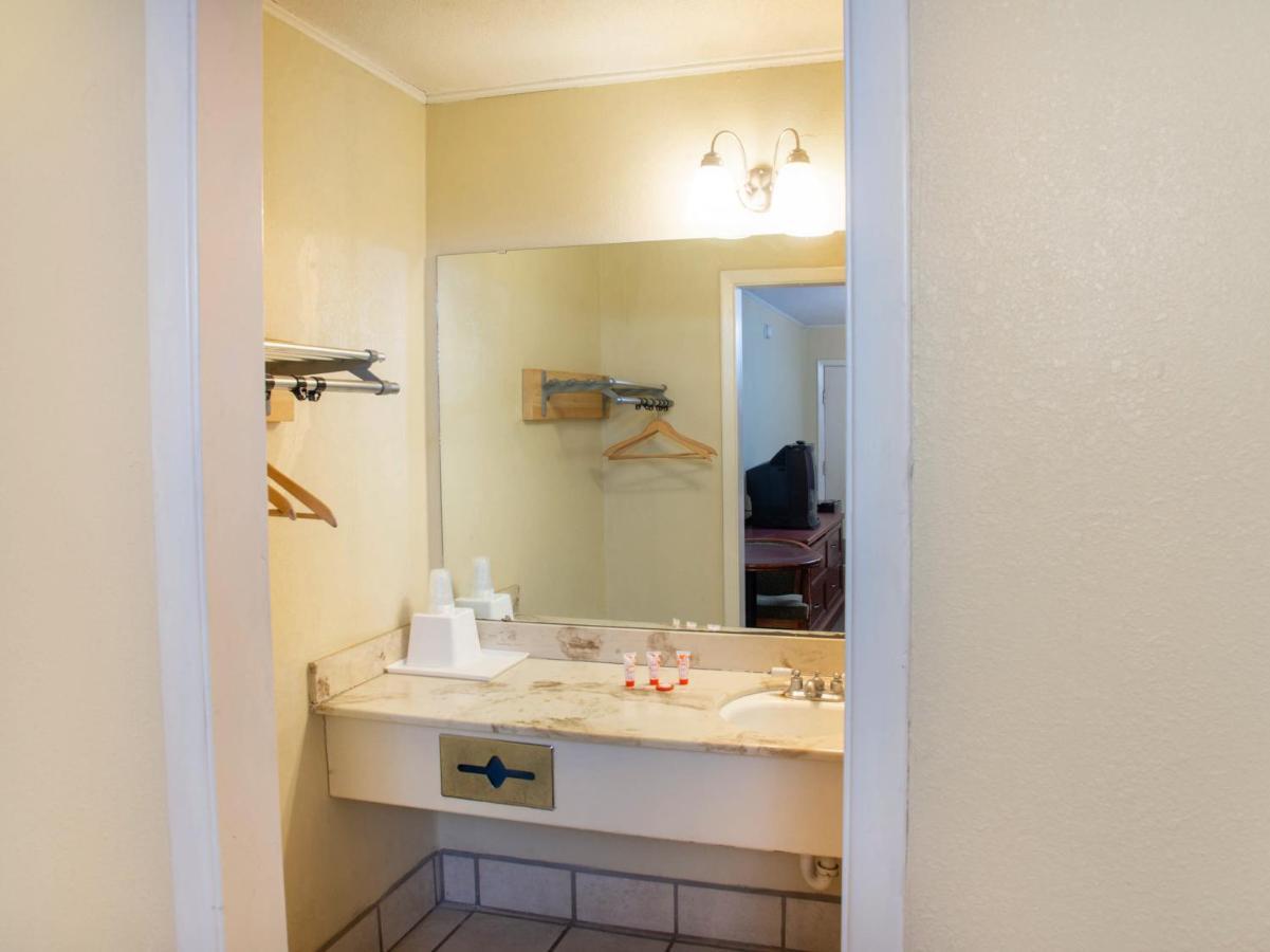 Rest Inn - Extended Stay, I-40 Airport, Wedding & Event Center Amarillo Eksteriør billede