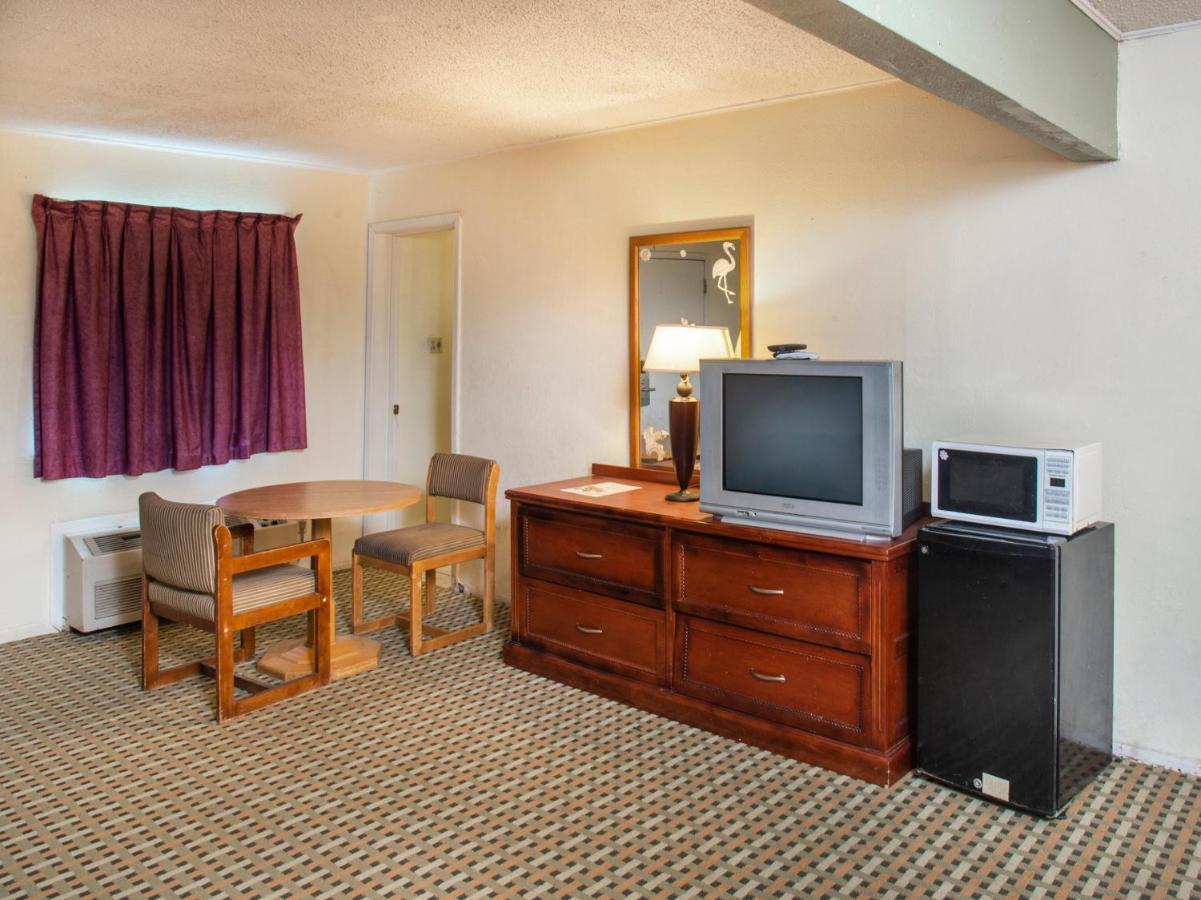 Rest Inn - Extended Stay, I-40 Airport, Wedding & Event Center Amarillo Eksteriør billede